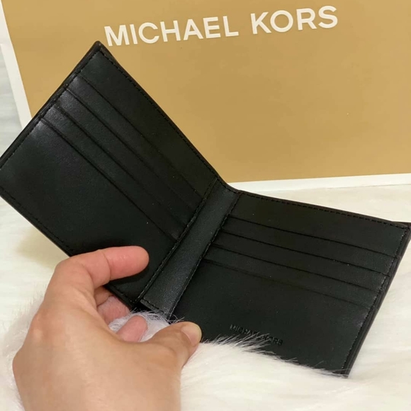 MICHAEL KORS SLIM BILLFOLD WALLET - Picture 3 of 5